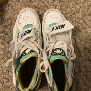 Nike Hurachie